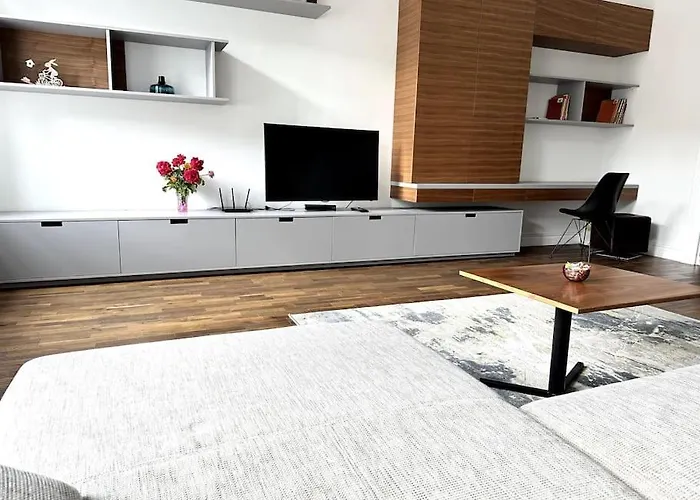Luxury Flat In Downtown With Free Parking