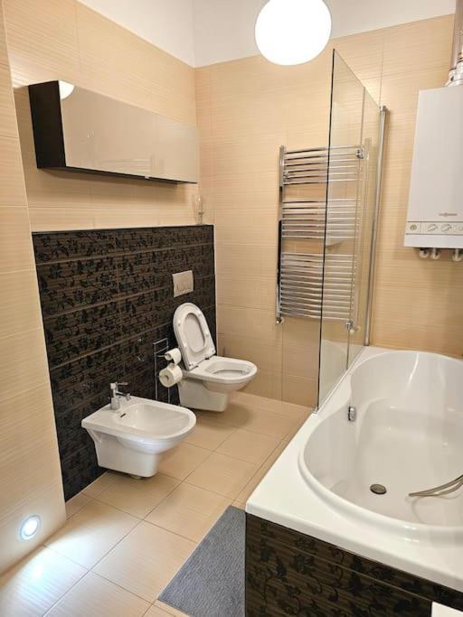 Luxury Flat In Downtown With Free Parking