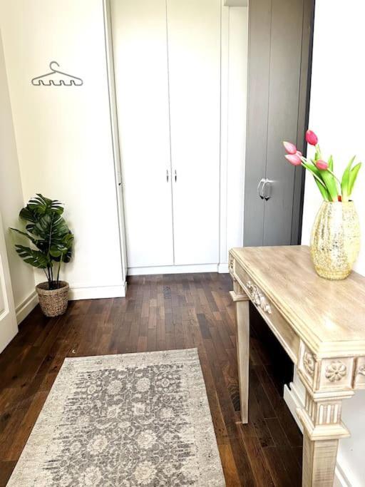 Luxury Flat In Downtown With Free Parking *